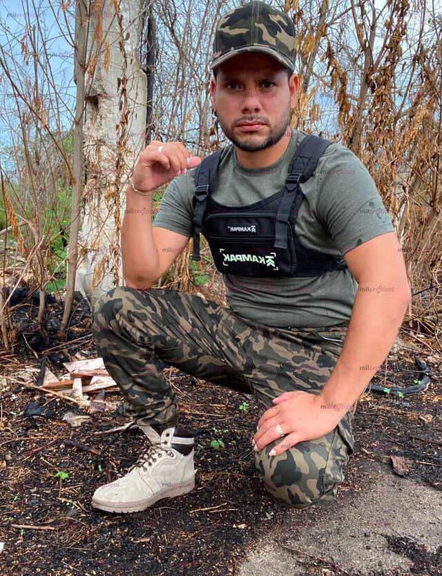 FOTOS DE MILITAR DE PASO CON UNA VERGA DURA Y LECHERA PARA SUMISO CON LUGAR