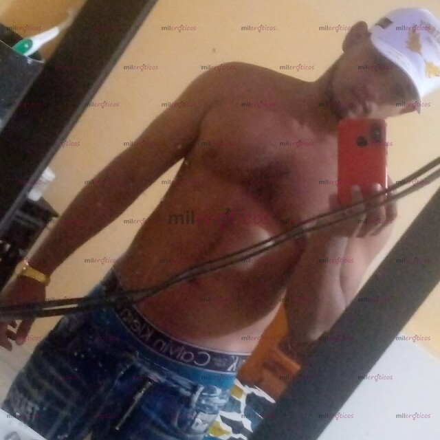 FOTOS DE MORENO CALIENTE CON GANAS DE PASARLA BIEN Y SATISFACERLO