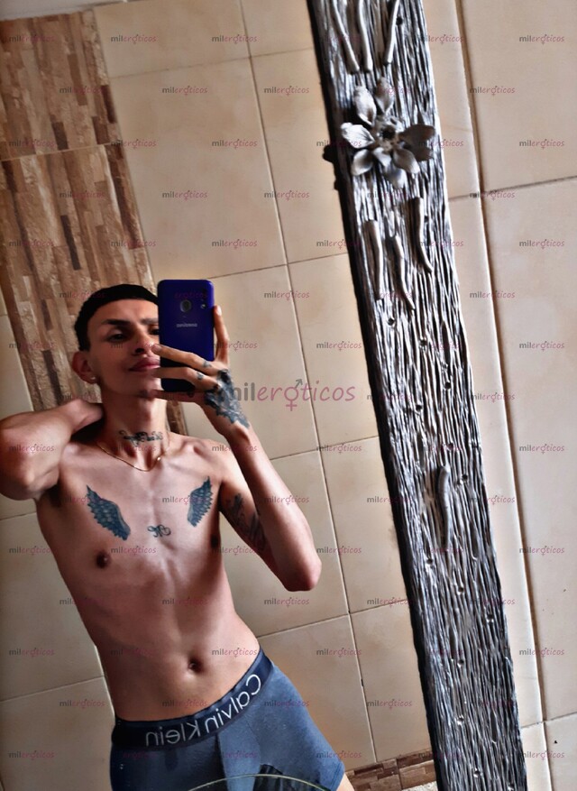 FOTOS DE FLACO DOTADO CON 22CM DE VERGA Y NALGON A TU DISPOCICION