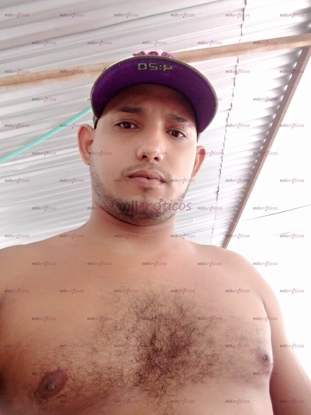 FOTOS DE MORENO CALIENTE CON GANAS DE PASARLA BIEN Y SATISFACERLO