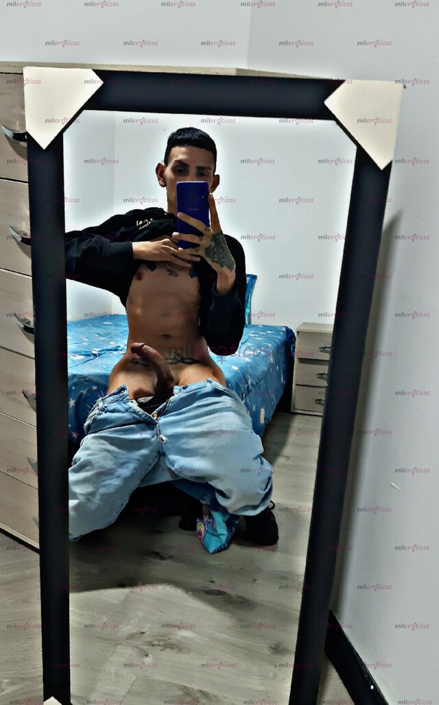 FOTOS DE FLACO DOTADO CON 22CM DE VERGA Y NALGON A TU DISPOCICION