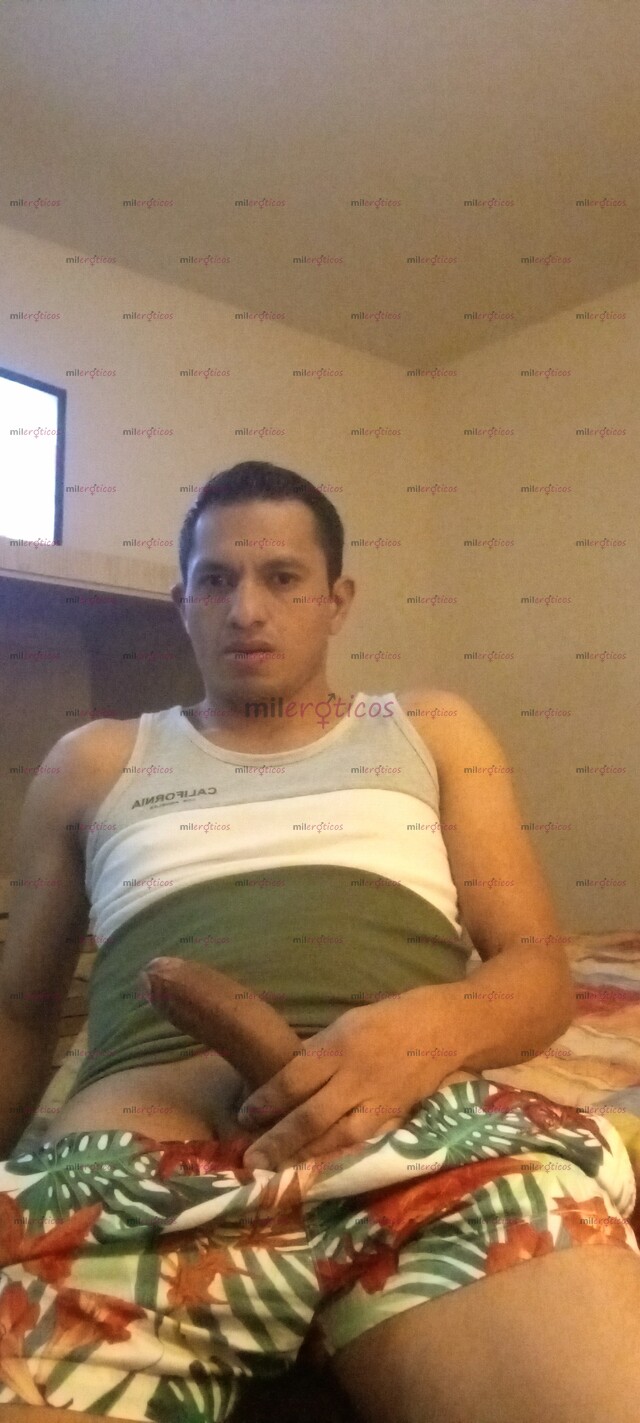 FOTOS DE FLACO COMPLACIENTE VERGON LECHERO DISPUESTO A PASARLA BIEN