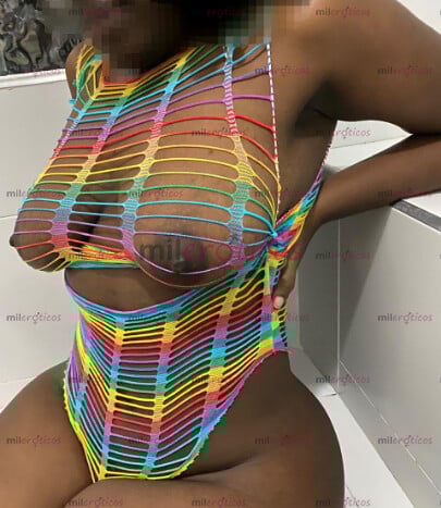 FOTOS DE NEGROTA EXOTICAMENTE DELICIOSA CON UNA MAMADA ESPECTACULAR
