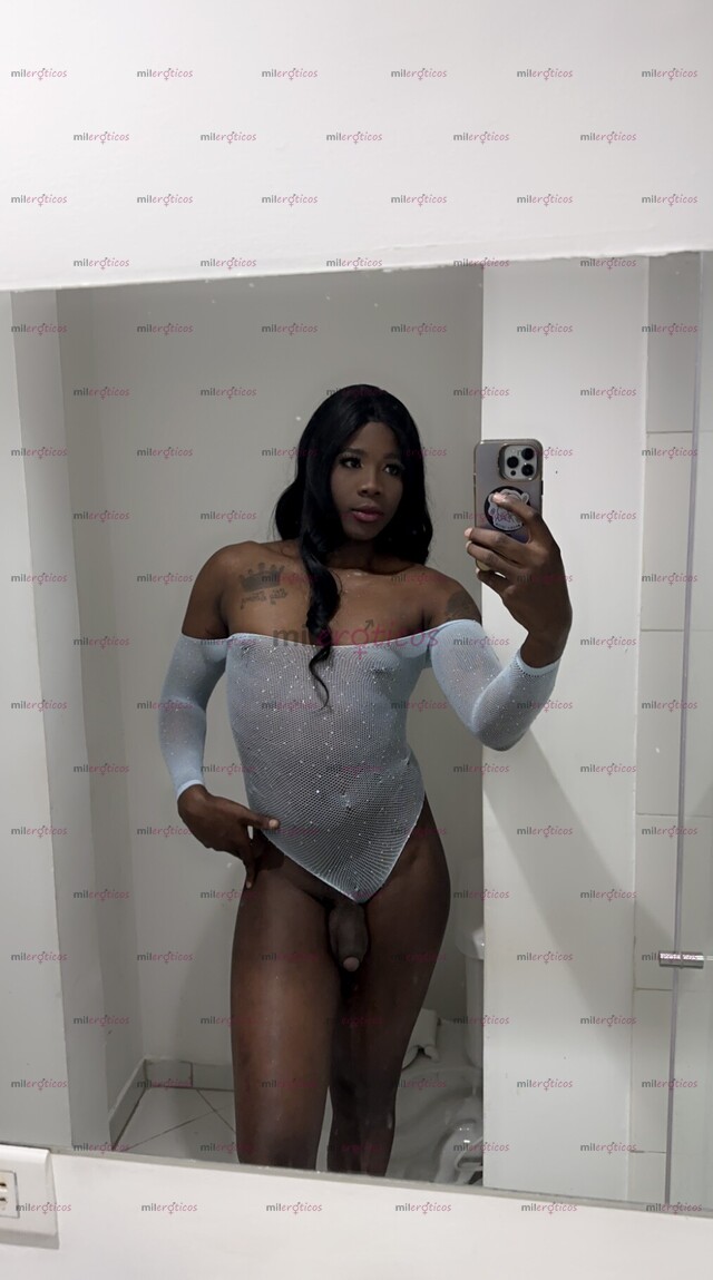 FOTOS DE EXÓTICA NEGRA TRANS DE TRASERO GRANDE, VERGONA 21CM REALES
