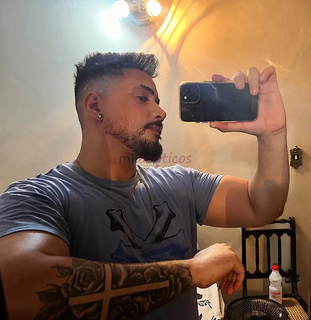 Opa espero que esteja tudo bem me chamo phelipe tenho 1 76 sou discreto masculino safado e disposto a te dar prazer tenho coxas grossas e atendo em qu...