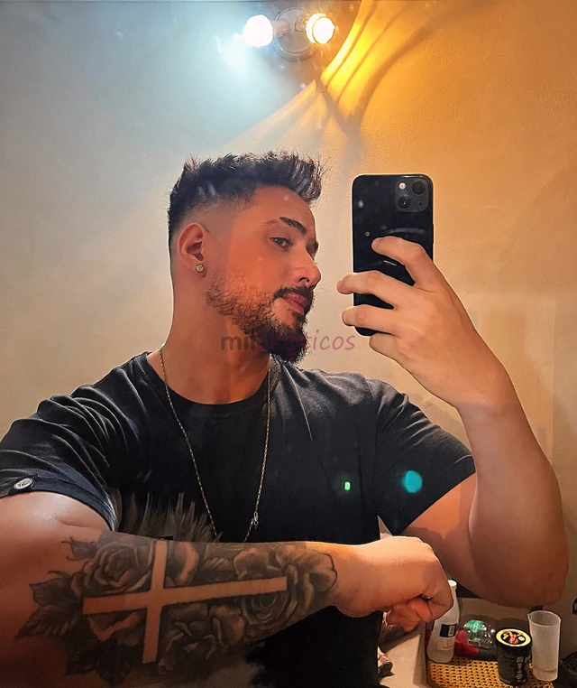 Opa espero que esteja tudo bem me chamo phelipe tenho 1 76 sou discreto masculino safado e disposto a te dar prazer tenho coxas grossas e atendo em qu...
