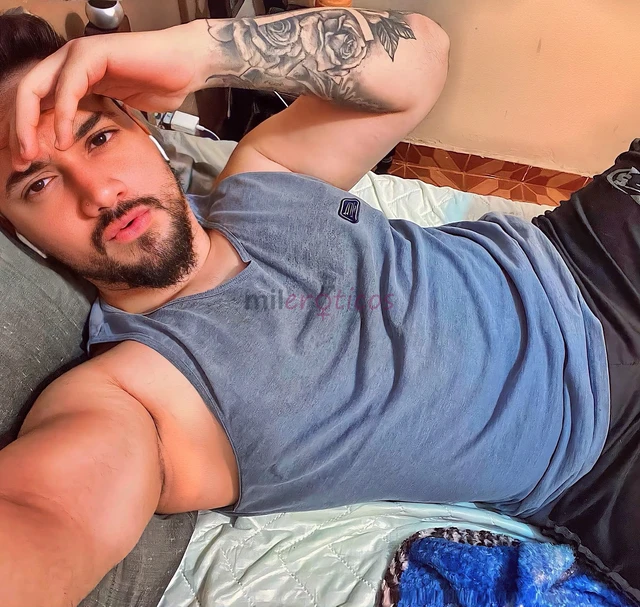 Opa espero que esteja tudo bem me chamo phelipe tenho 1 76 sou discreto masculino safado e disposto a te dar prazer tenho coxas grossas e atendo em qu...
