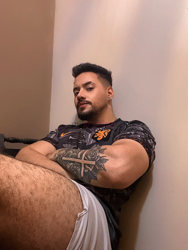 Opa espero que esteja tudo bem me chamo phelipe tenho 1 76 sou discreto masculino safado e disposto a te dar prazer tenho coxas grossas e atendo em qu...
