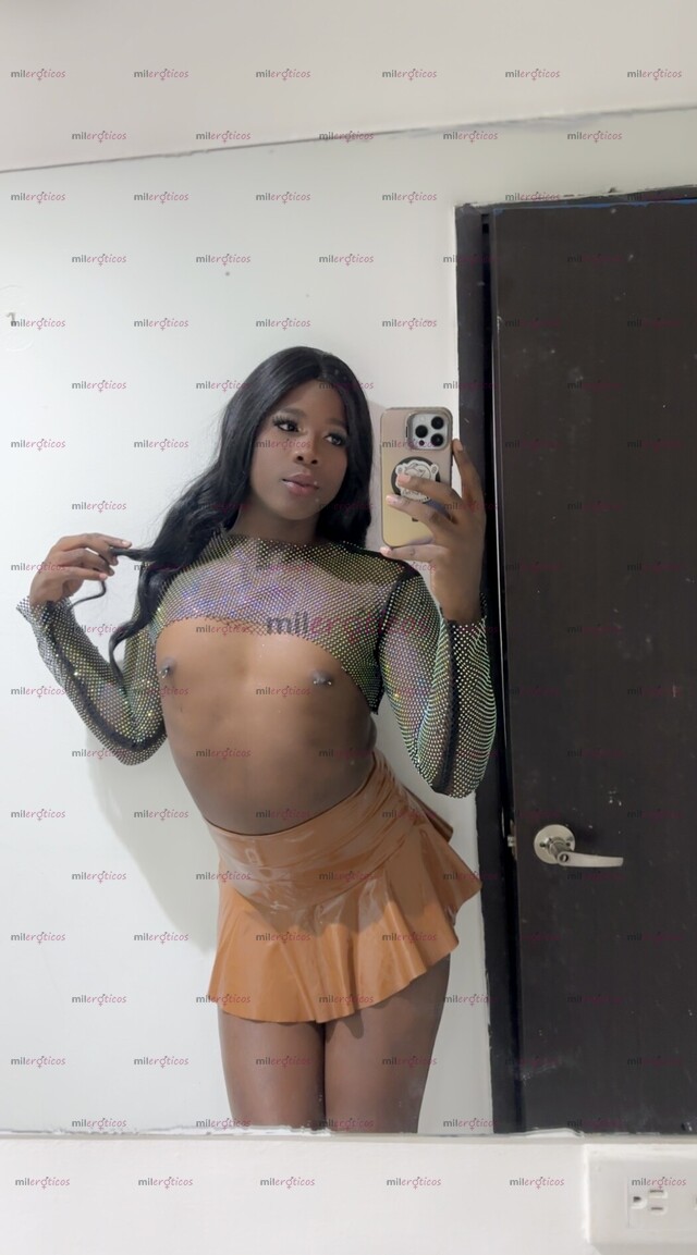 FOTOS DE EXÓTICA NEGRA TRANS DE TRASERO GRANDE, VERGONA 21CM REALES