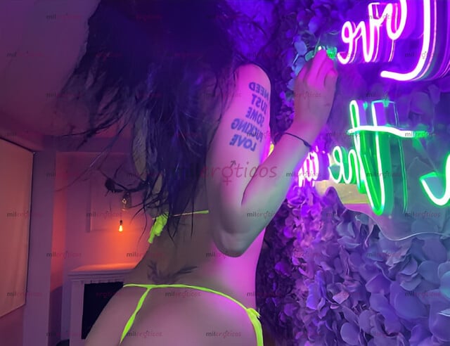 FOTOS DE ME LLAMO REBECA TENGO 19 AÑOS ESCORT VIP ANDO CACHONDA