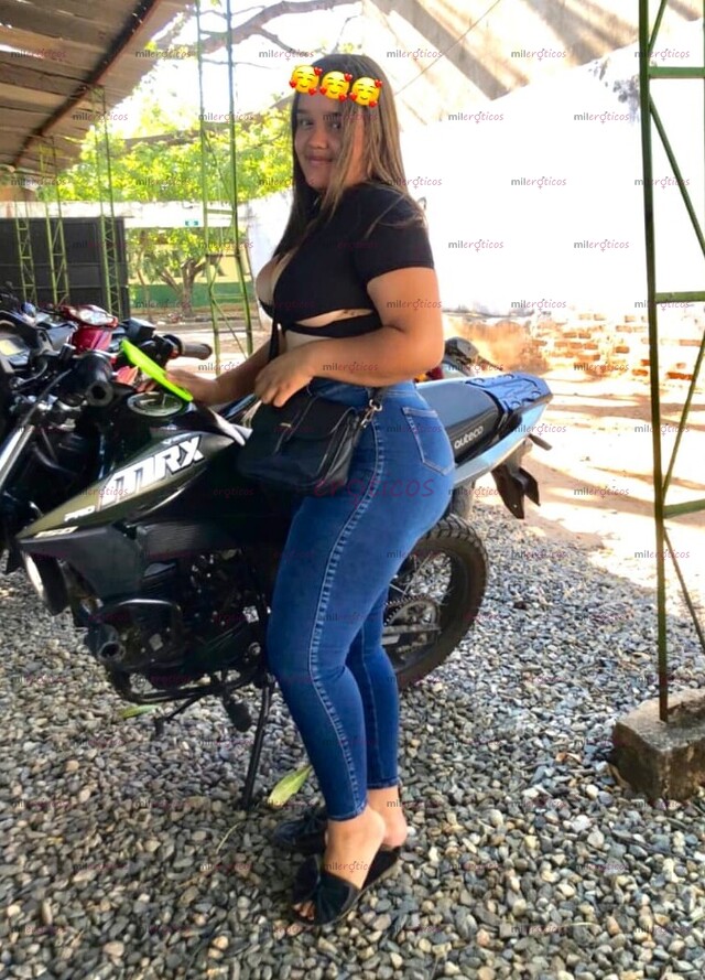 FOTOS DE SALOME ARRECHOTA CHUCHA GRANDE Y APRETADA CON SITIO ORAL GARGANTA PROFUNDA