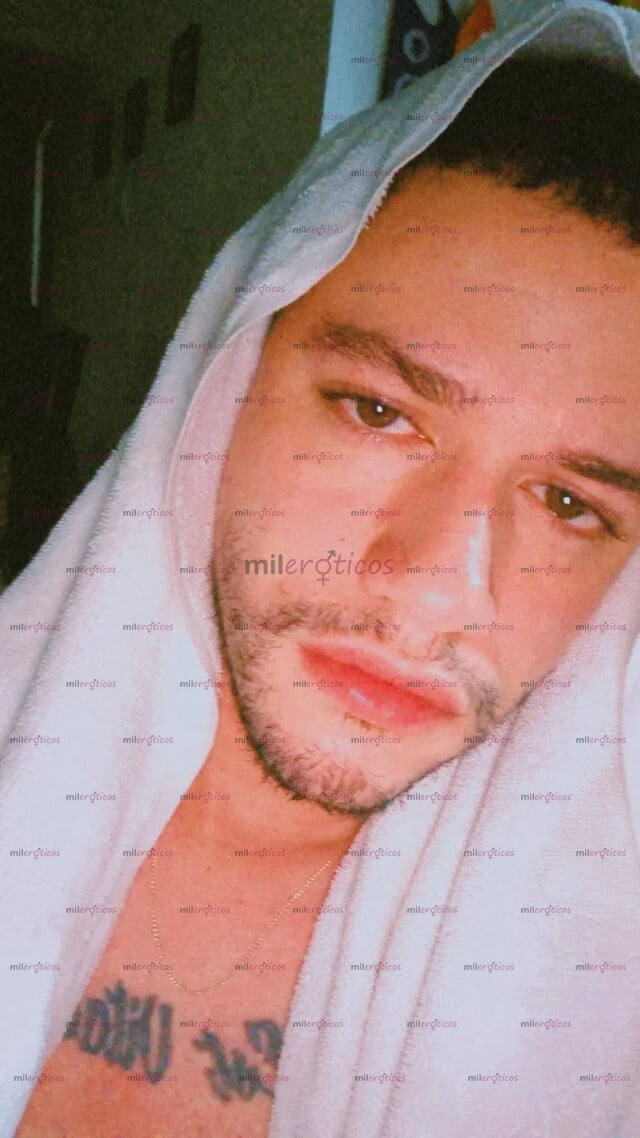 FOTOS DE JOVEN ÚNICAMENTE ACTIVO COMPLACIENTE Y BIEN DOTADO LISTO PARA DARTE PLACER