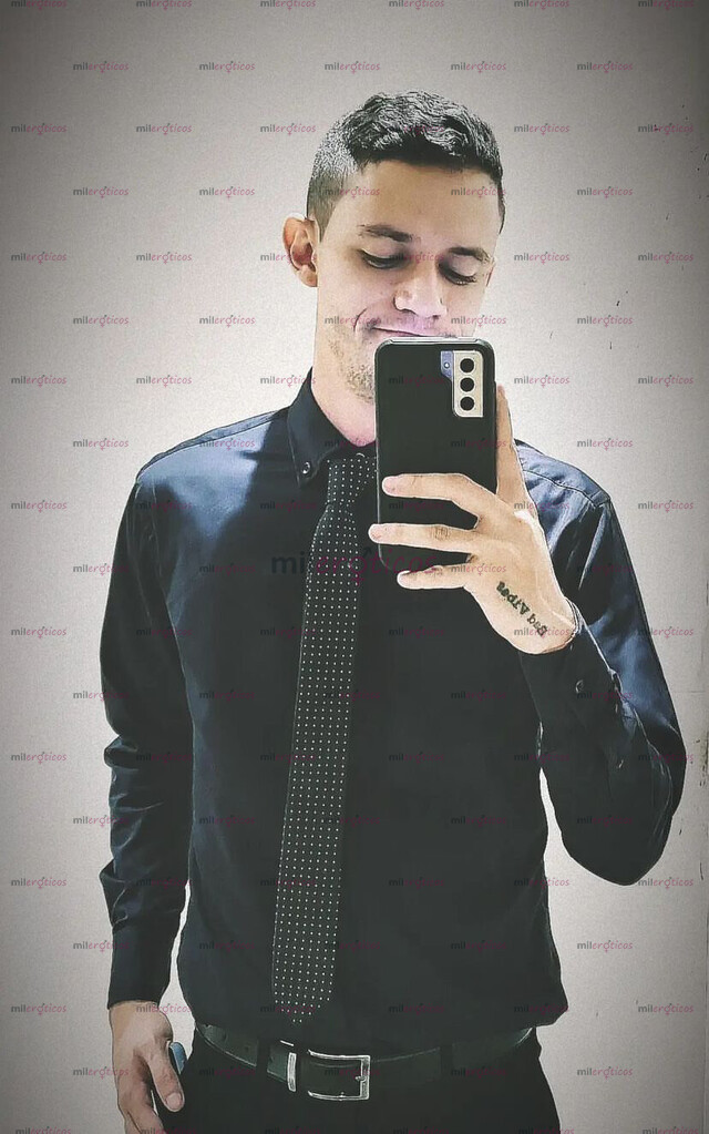 FOTOS DE JOVEN ÚNICAMENTE ACTIVO COMPLACIENTE Y BIEN DOTADO LISTO PARA DARTE PLACER