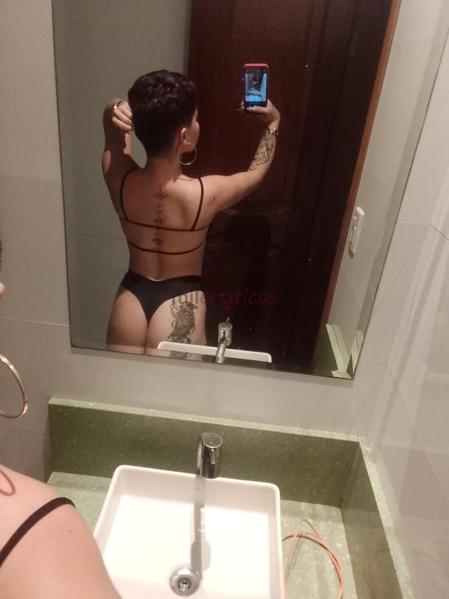 Branquinha de 1 60 de altura pele macia boa conversa companhia perfeita para otimos momentos atendimento com hora marcada nao perca essa oportunidade...