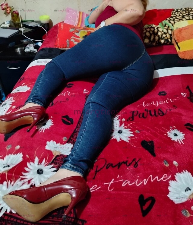 FOTOS DE HOLAA!! SOY CAROLINA CONTÁCTAME PARA PASAR UN BUEN RATO.