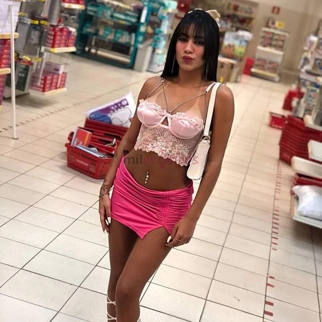 Me chamo isadora 26 anos morena gosto de deixar o cliente a vontade e se sentir bem comigo realizo seus desejos podendo estar colaborando com cada gos...