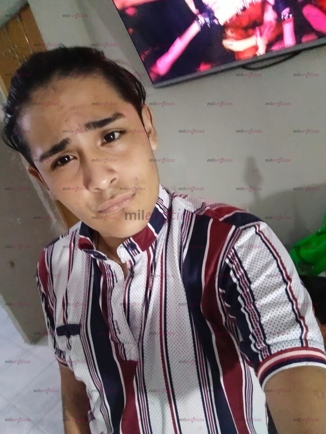 FOTOS DE VÍCTOR PASIVO COMPLACIENTE SUMISO 26 AÑOS