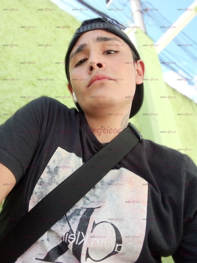 FOTOS DE VÍCTOR PASIVO COMPLACIENTE SUMISO 26 AÑOS