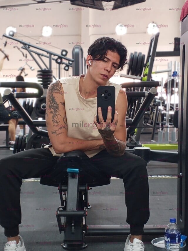 FOTOS DE CHICO SEXY DE 25 AÑOS, VERSATIL, DE GYM, TATUADO, FULL COMPLACIENTE.