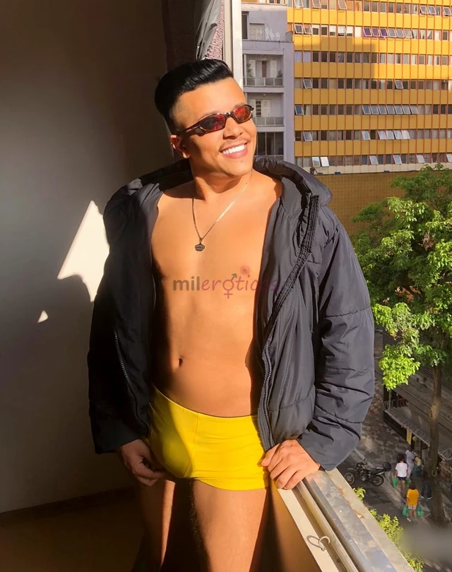 Novidade no ramo de acompanhantemagrinho pirocudo acompanhante de alto padrao assistente sexual educado simpatico agradavel sorridente garotao pauzudo...