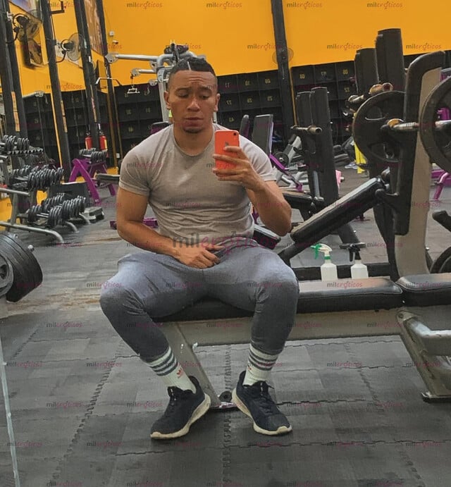FOTOS DE OFERTA$ 1400 $ HOY!!GIGOLÓ CUBANO MUY RICO Y DE BUENA VERGA 20 CM LLÁMAME NO