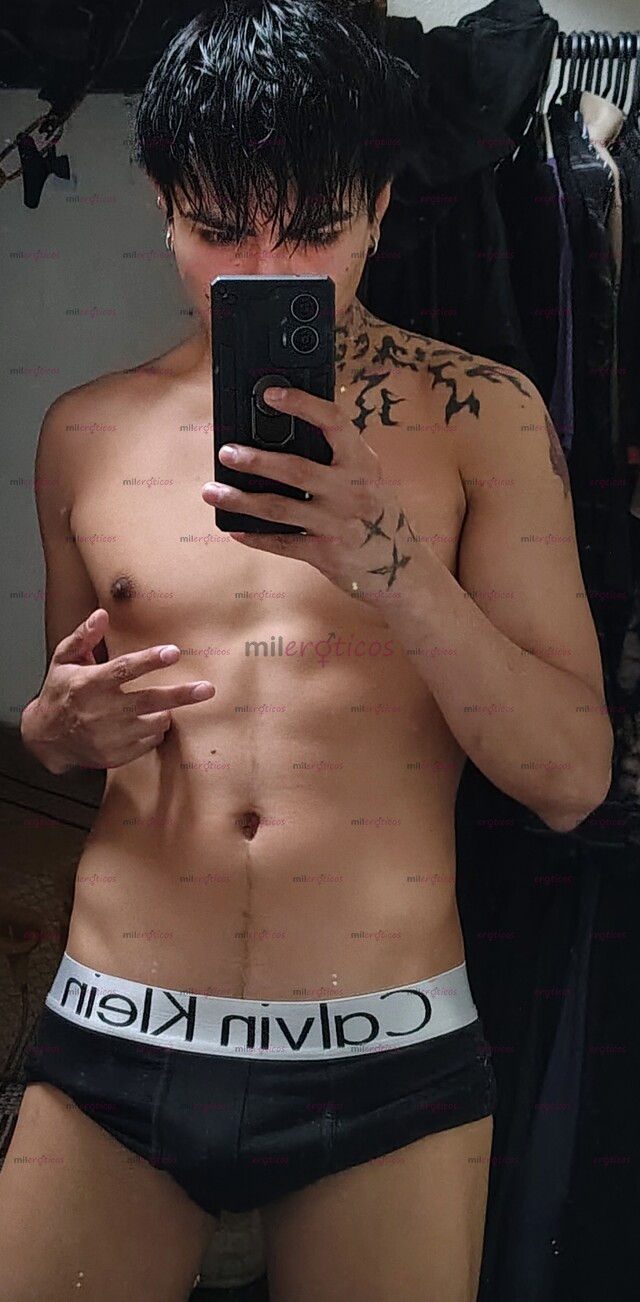 FOTOS DE CHAVO TWINK DISCRETO DISPONIBLE CON BUENA VERGA Y CULO
