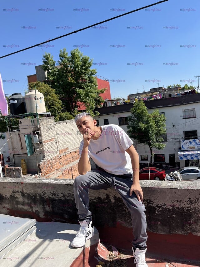 FOTOS DE BISEXUAL CON VERGA CURVA Y GRUESA PARA HACERTE SENTIR PLACER RICO