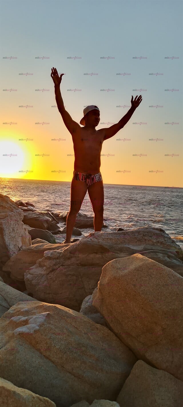 FOTOS DE SOY MORENO CALIENTE Y ARRECHO,VAMOS HAZME GARGANTA PROFUNDA. 3243484018
