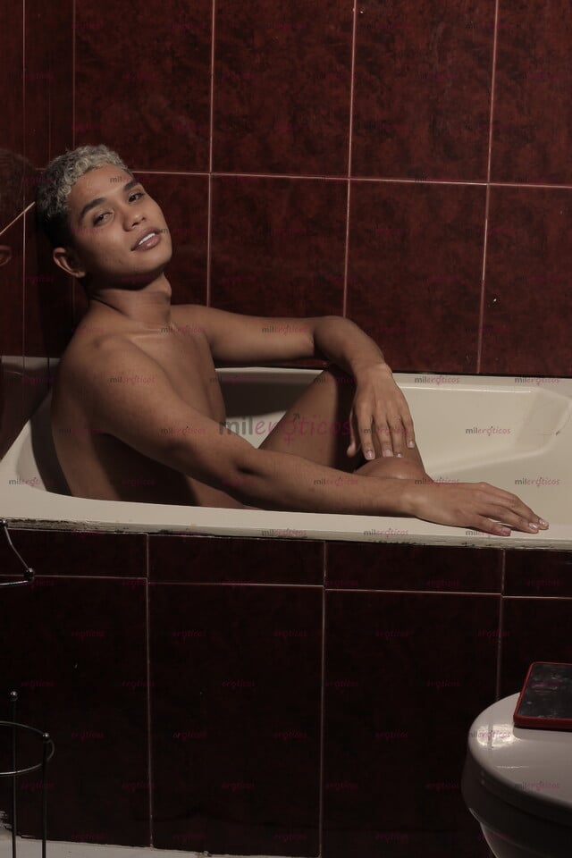FOTOS DE PLACER VIRTUAL CON JOVEN DOTADO Y MUY TRAVIESO