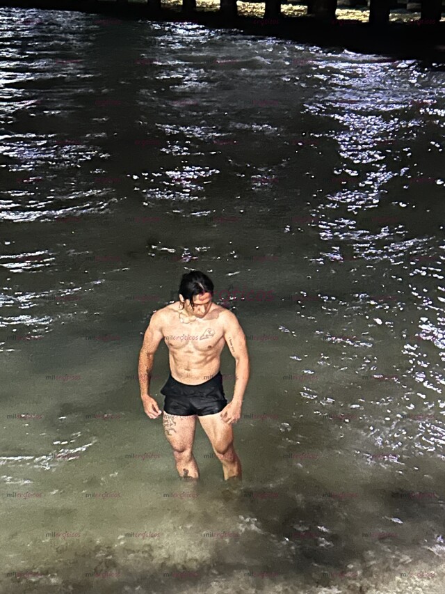 FOTOS DE JOVEN 24 AÑOS ATLÉTICO Y LISTO PARA LA ACCIÓN