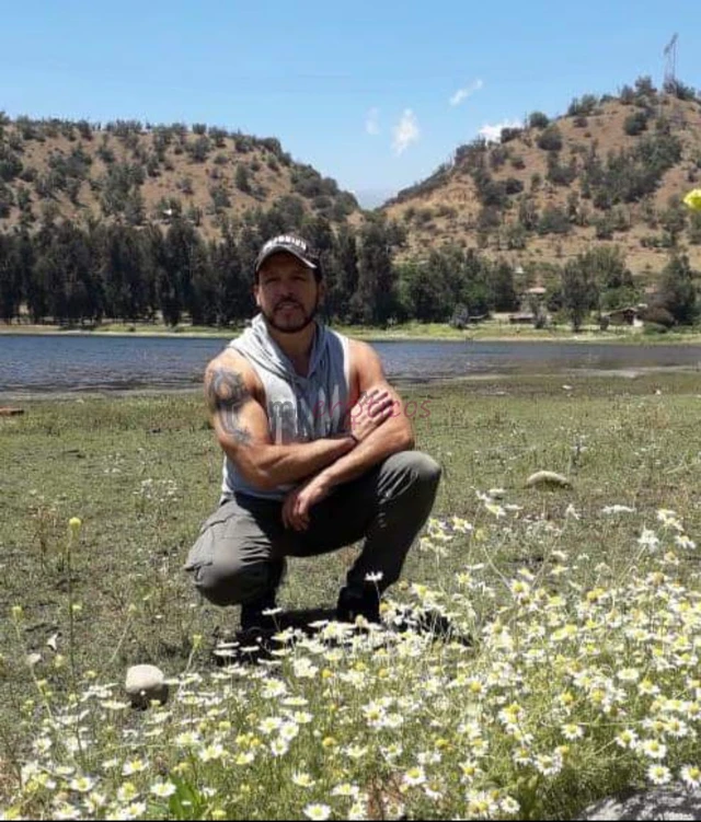 Hombre machote cumplidor de todo lo que quieras educado tema de conversacion agradable compania no dudes en contactarme espero con ansias conocernos y...