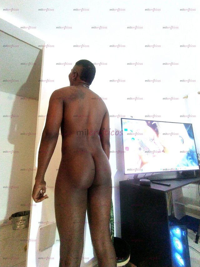 FOTOS DE NEGRO MACHO VERGON 22CM DE PLACER, SI TE GUSTA SER SUMISO ACA ESTA TU MACHO.