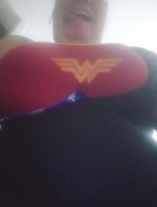 Ola meus amores estao adim de dar aquela relaxada entao aqui esta uma loira bem educada cheia de tesao e doida para satisfazee seus melhores desejos a...