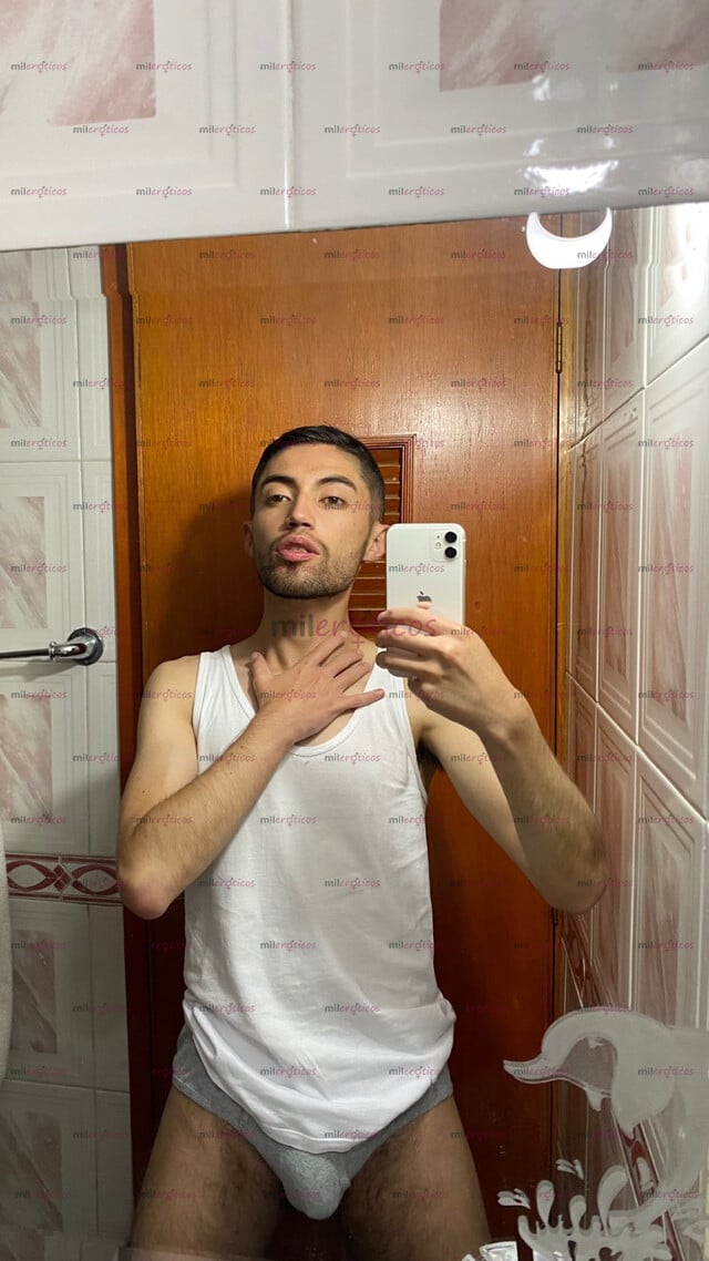 FOTOS DE JOVEN VELLUDO, DIVERTIDO Y AUTÉNTICO EN LA CIUDAD DE BOGOTÁ