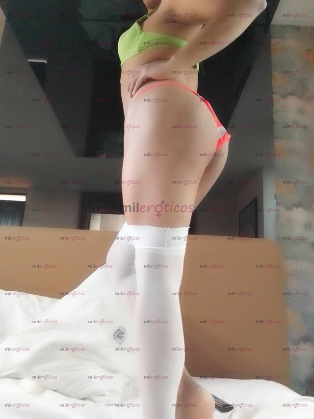 FOTOS DE TU PUTITA RICA NENITA TV APRETADITA Y CACHONDA.... QUIERE TODA TU VERGA!