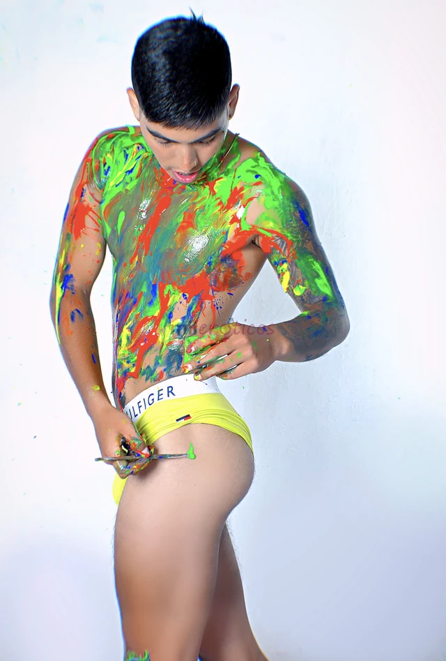 Hola soy un chico sexy y varonil respetuoso y muy profesional estare disponible para complacerte y hacerte vivir momentos unicos en vivo y en directo...