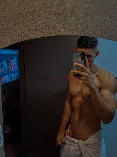 FOTOS DE JOVEN VERSATIL Y ATLETA DISPUESTO A EXPLORAR UN MUNDO NUEVO