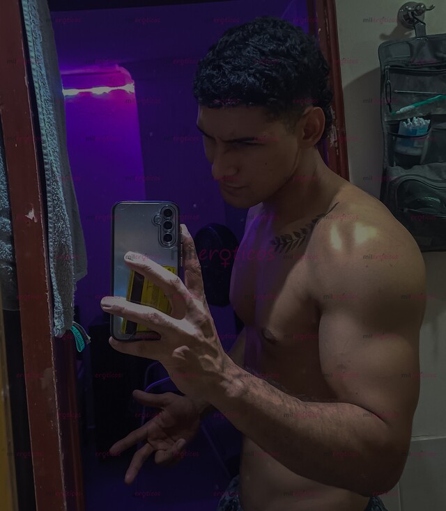 FOTOS DE JOVEN VERSATIL Y ATLETA DISPUESTO A EXPLORAR UN MUNDO NUEVO