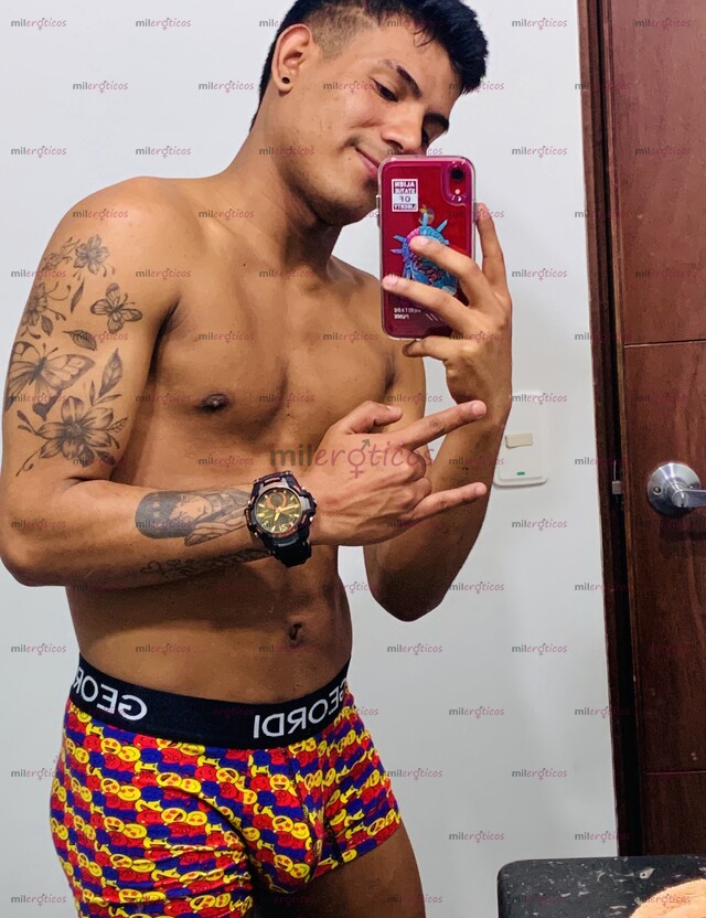 FOTOS DE POLLO VERGA CURVA LISTO PARA COMPLACER TUS FANTASÍAS