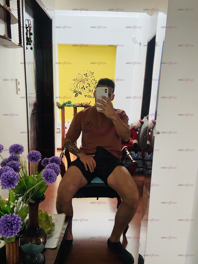 FOTOS DE HOMBRE SERIO ESCRIBE WHATSAPP 3112781871