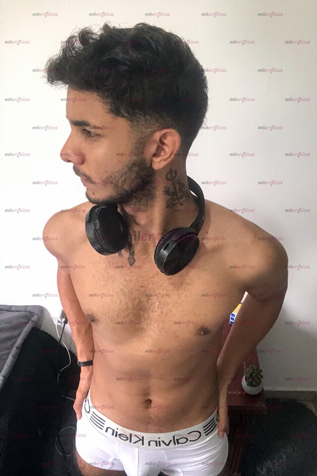 FOTOS DE HOLA, VENEZOLANO NUEVO EN LA CIUDAD. MODELO COMPLACIENTE Y ARRECHO.