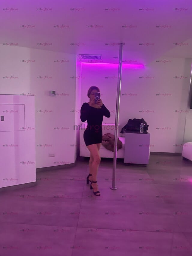 FOTOS DE FETICHES Y MÁS... TODA UNA DIABLITA SEXI PARA TI....