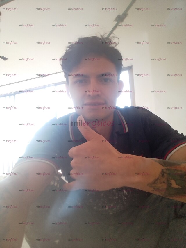 FOTOS DE SOY HOMBRE HETERO SOY ALTO CON OJOS OSCUROS DE PIEL BLANCA