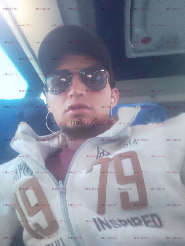 FOTOS DE SOY HOMBRE HETERO SOY ALTO CON OJOS OSCUROS DE PIEL BLANCA