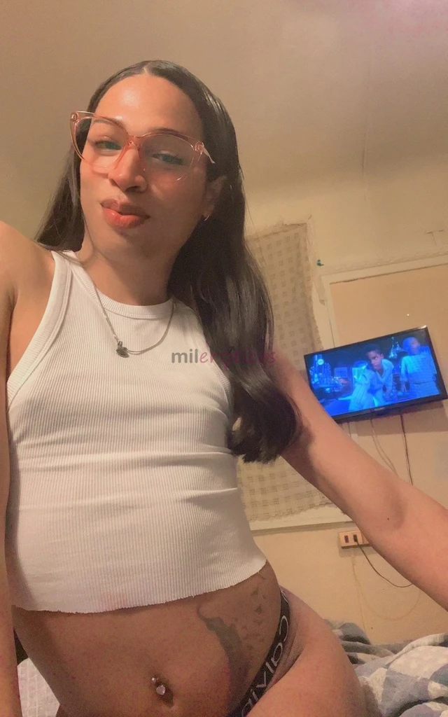 Venta de contenido y videollamadahola corazon soy darling una explosiva morena transexual de 21 anos de edad estare por pocos dias me fascinaria darte...