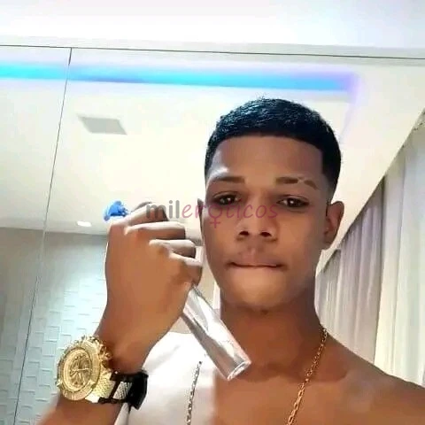Preto ativo da pika cheia de leite pra quem curte uma boa rola preta cheia de veia sacuda amo socar ate o leite espumar so atendo em hotel e vou a res...