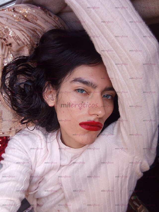 FOTOS DE BLUE EYES. PRETTY GIRL, 20 YEAR OLD GIRL. TRANS GIRL