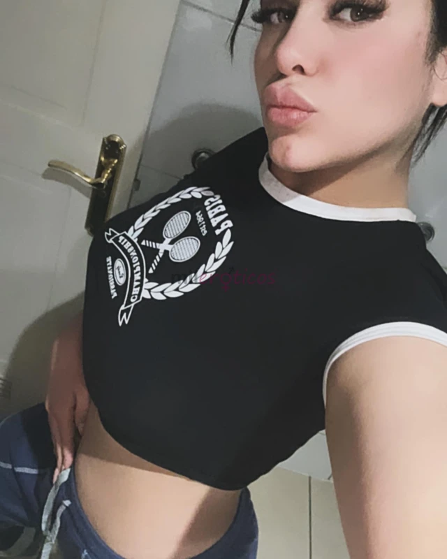Mi nombre es celeste muy amable y entiendo cualquier situacion o punto de vista mi whatsapp es 56956046728 soy una chica sumisa y de casa blanquita de...