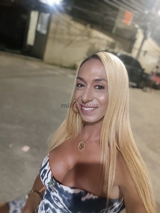Ola a todos me chamo fabiola sou uma trans educada e carinhosa e sem frescuras tenho 1 82 de altura magra e com um dote de 18 5 adoro beijar na boca a...