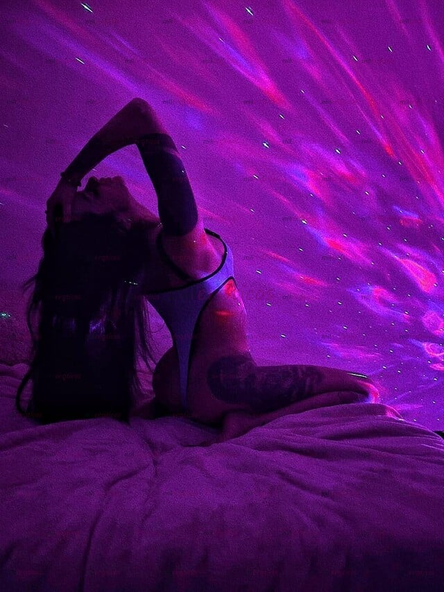 FOTOS DE FLACA EXÓTICA, EXQUISITA CON ABDOMEN PLANO Y CUERPO TORNEADO